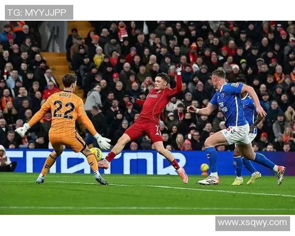 中超热战巴黎圣日耳曼与利物浦激战成平局乌龙球引发全场狂欢